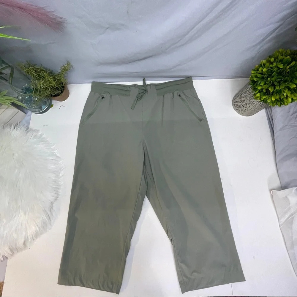 Explorer Womens Capri
Mountain Warehouse size 14